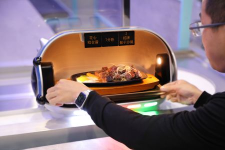 Robot de entrega de alimentos con IA sin contacto